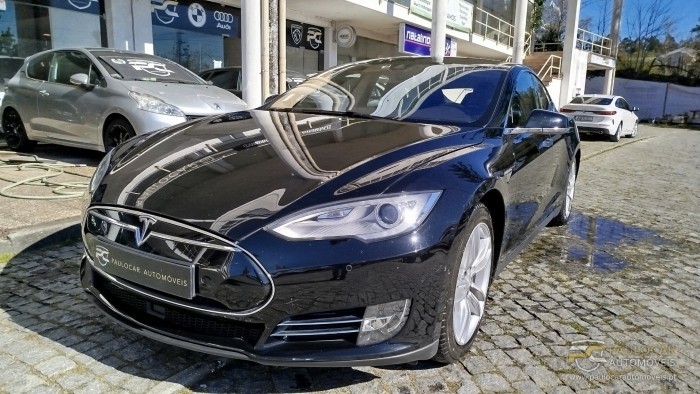 Tesla Model S 85