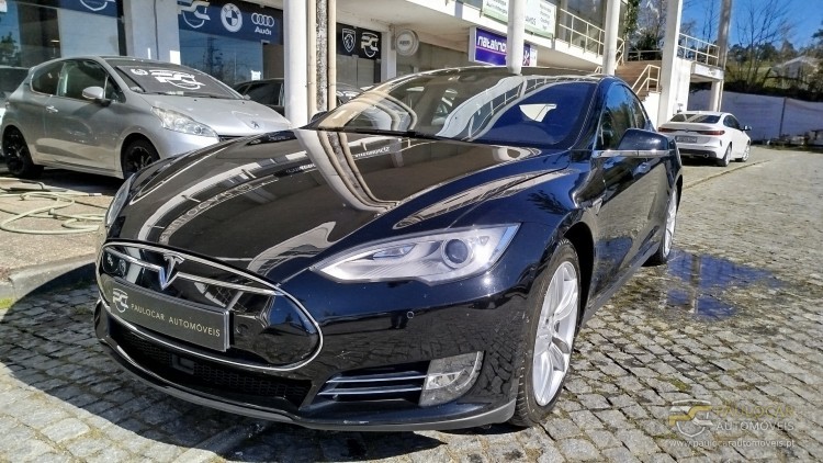 Tesla Model S 85
