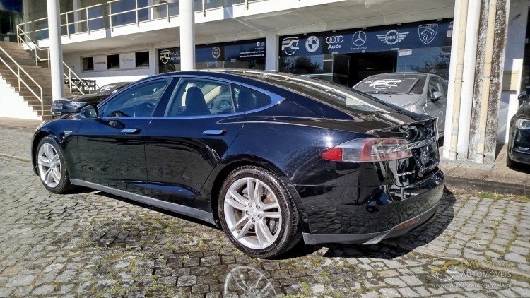 Tesla Model S 85
