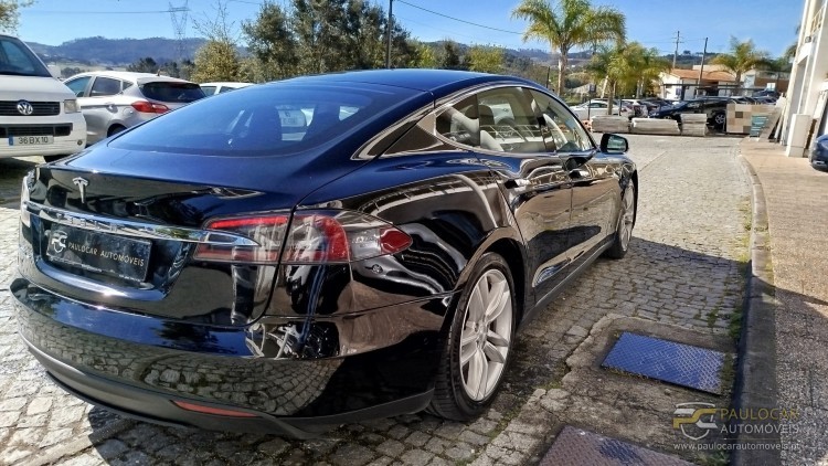 Tesla Model S 85