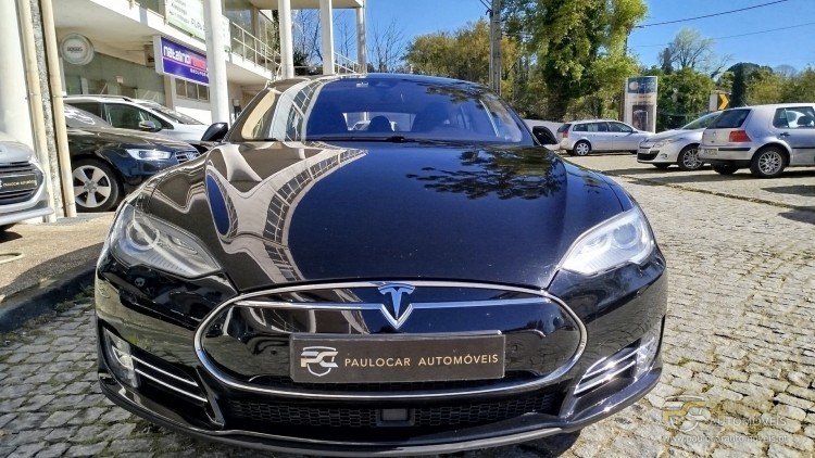 Tesla Model S 85