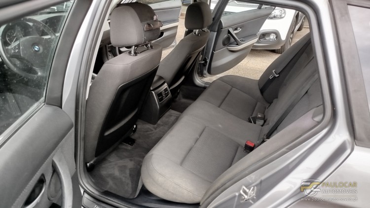 BMW S&eacute;rie 3 - 318 d Touring