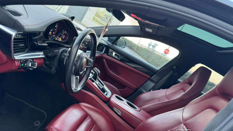 Porsche Panamera Sport Turismo 4 E-Hybrid
